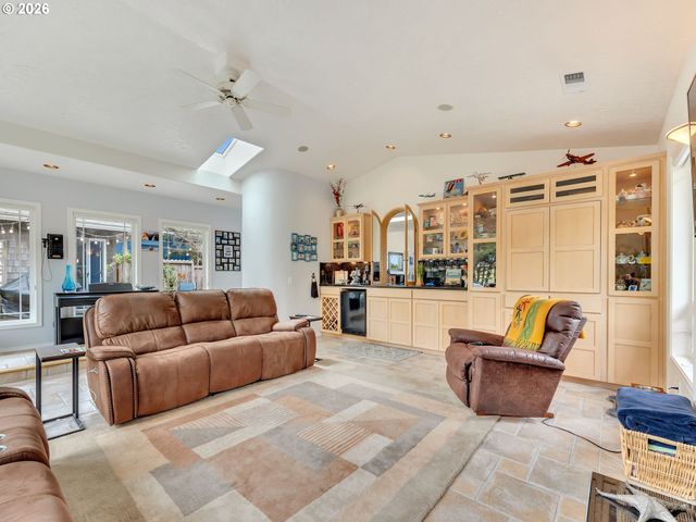 89742 OCEAN Dr, Warrenton, OR 97146
