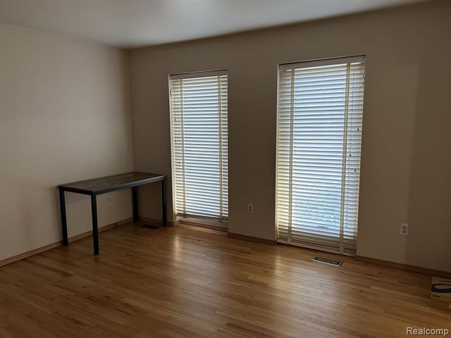 6464 Denton, Troy, MI 48098