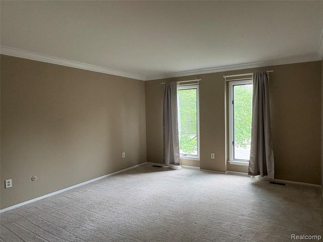 6464 Denton, Troy, MI 48098