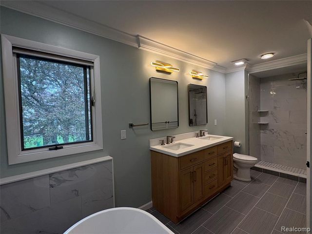 6464 Denton, Troy, MI 48098