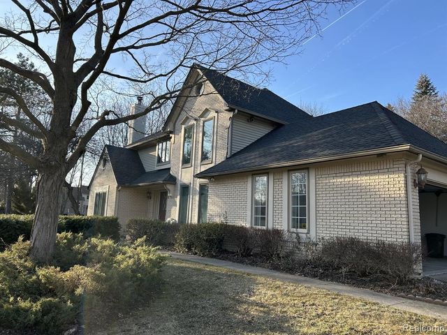 6464 Denton, Troy, MI 48098
