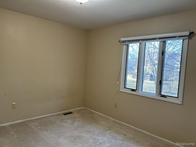 6464 Denton, Troy, MI 48098