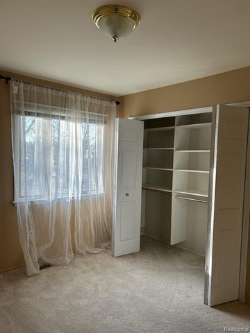6464 Denton, Troy, MI 48098