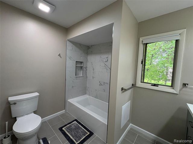 6464 Denton, Troy, MI 48098