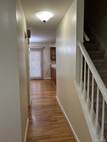 6464 Denton, Troy, MI 48098