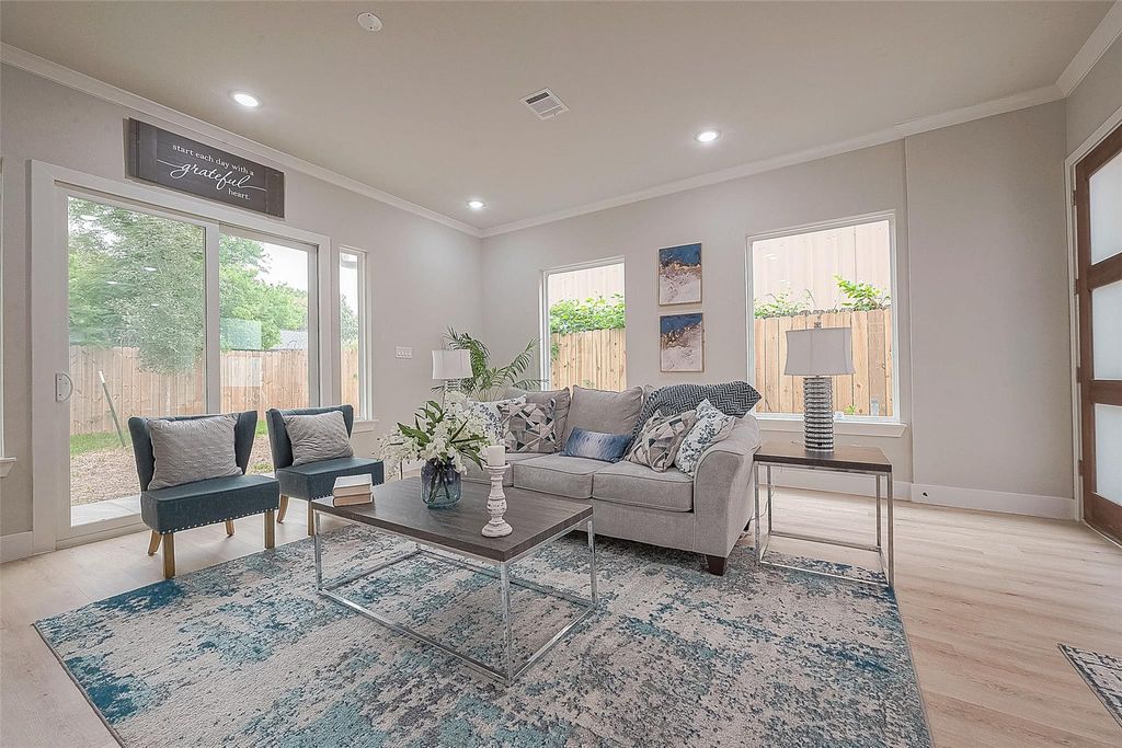 3835 Mainer Street, Houston, TX 77021