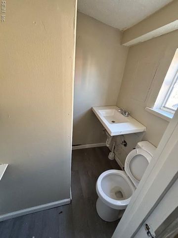 621 Center AVE, Newport News, VA 23601