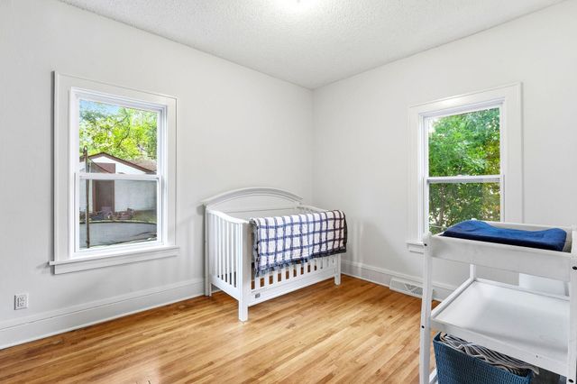 890 22nd Avenue SE, Minneapolis, MN 55414