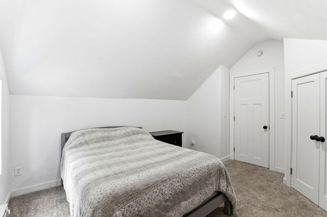 890 22nd Avenue SE, Minneapolis, MN 55414