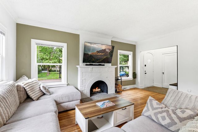 890 22nd Avenue SE, Minneapolis, MN 55414