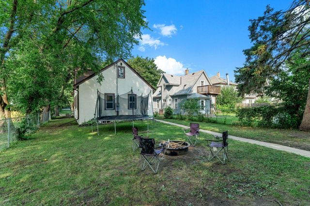 890 22nd Avenue SE, Minneapolis, MN 55414