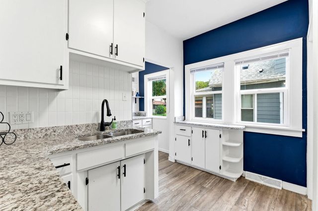 890 22nd Avenue SE, Minneapolis, MN 55414