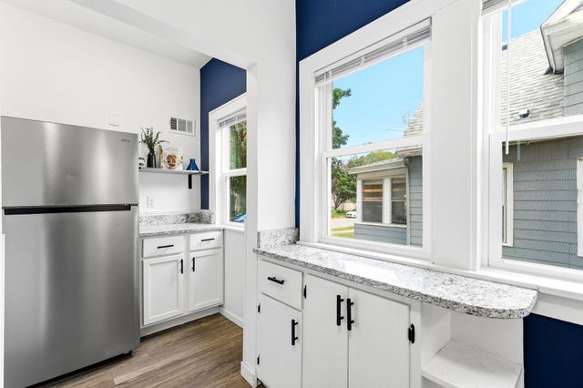 890 22nd Avenue SE, Minneapolis, MN 55414