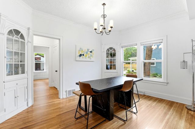890 22nd Avenue SE, Minneapolis, MN 55414