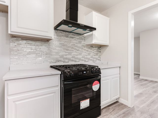 501 Edgewood Avenue, Corsicana, TX 75110