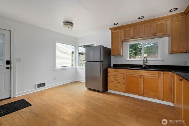 544 NE Easy Street, Oak Harbor, WA 98277