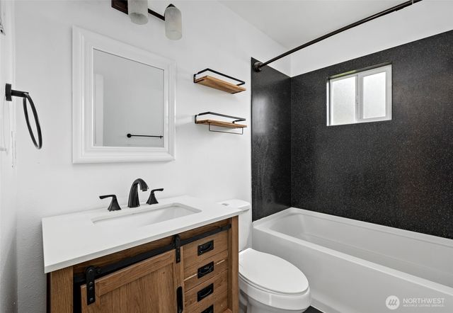 544 NE Easy Street, Oak Harbor, WA 98277