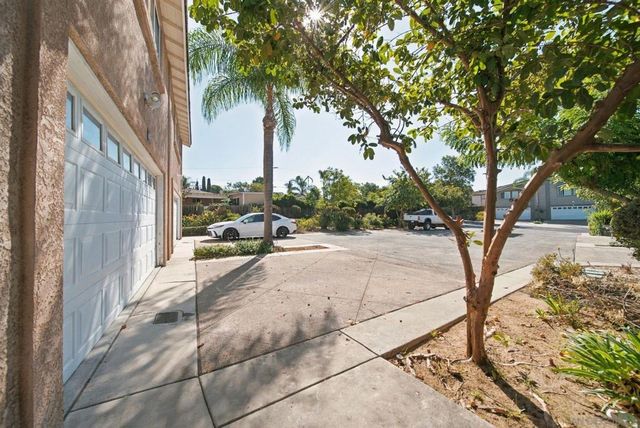 453 Calle Elegante, Vista, CA 92083
