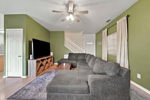 453 Calle Elegante, Vista, CA 92083