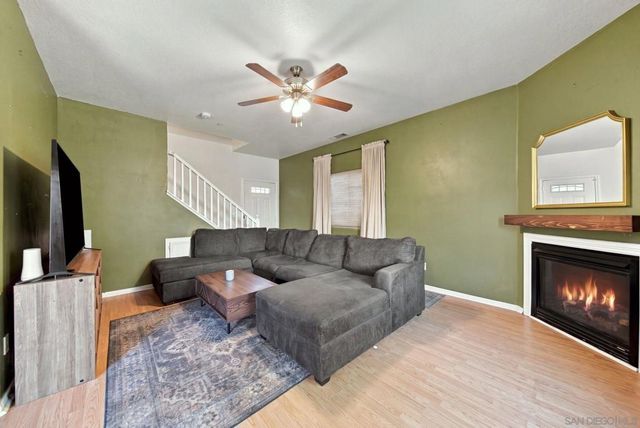 453 Calle Elegante, Vista, CA 92083
