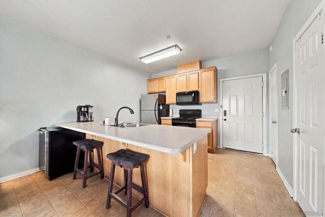453 Calle Elegante, Vista, CA 92083