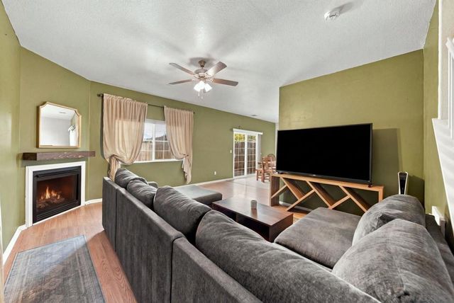 453 Calle Elegante, Vista, CA 92083