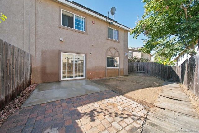 453 Calle Elegante, Vista, CA 92083