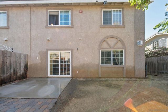 453 Calle Elegante, Vista, CA 92083