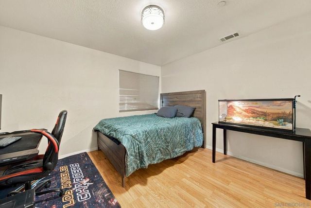 453 Calle Elegante, Vista, CA 92083