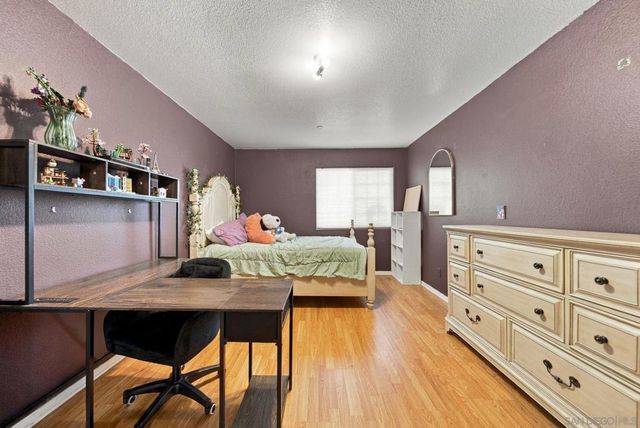 453 Calle Elegante, Vista, CA 92083