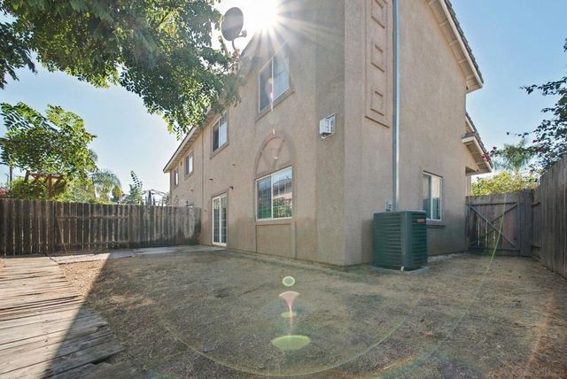 453 Calle Elegante, Vista, CA 92083