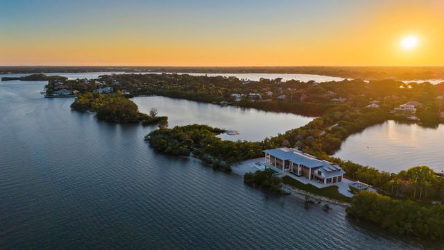 36 S Sewalls Point Road, Sewalls Point, FL 34996