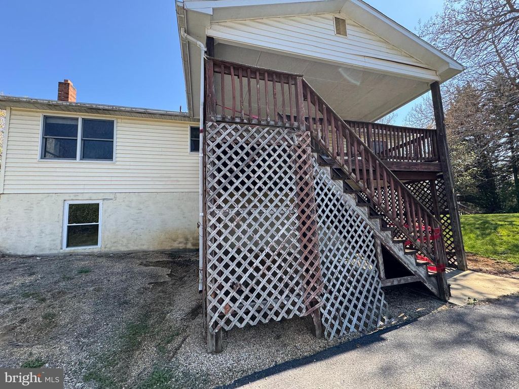 Image 4 of property listing at 17827 BAKERSVILLE RD, Boonsboro, MD 21713