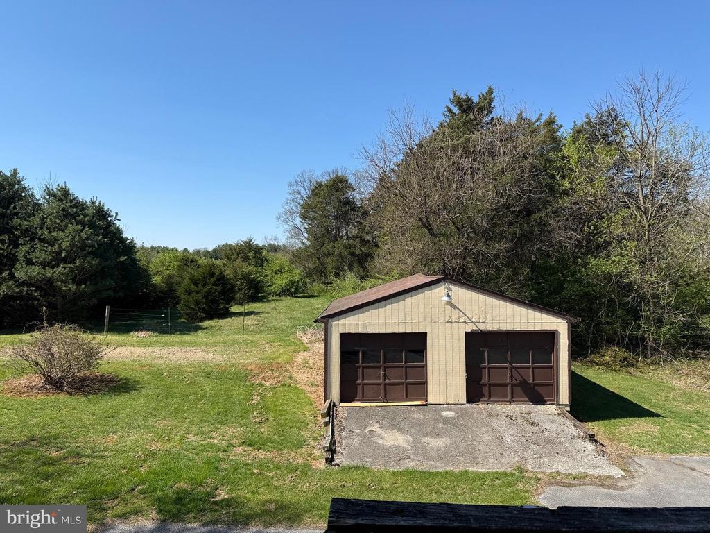 Image 5 of property listing at 17827 BAKERSVILLE RD, Boonsboro, MD 21713