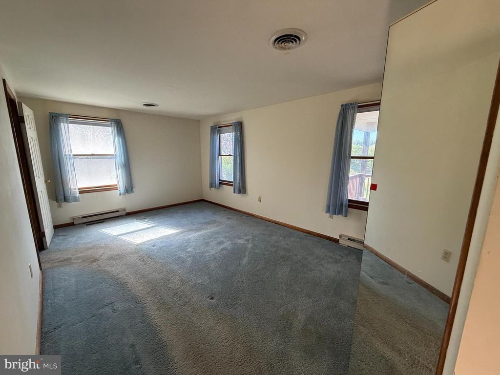 Image 7 of property listing at 17827 BAKERSVILLE RD, Boonsboro, MD 21713