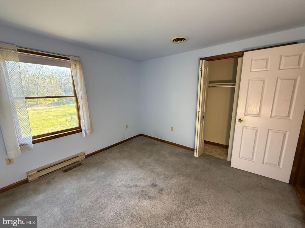 Image 8 of property listing at 17827 BAKERSVILLE RD, Boonsboro, MD 21713