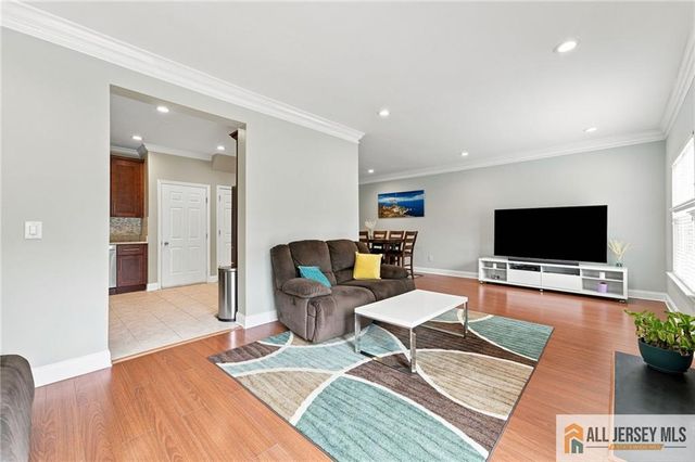 26 E Burgess Drive 26, Piscataway, NJ 08854