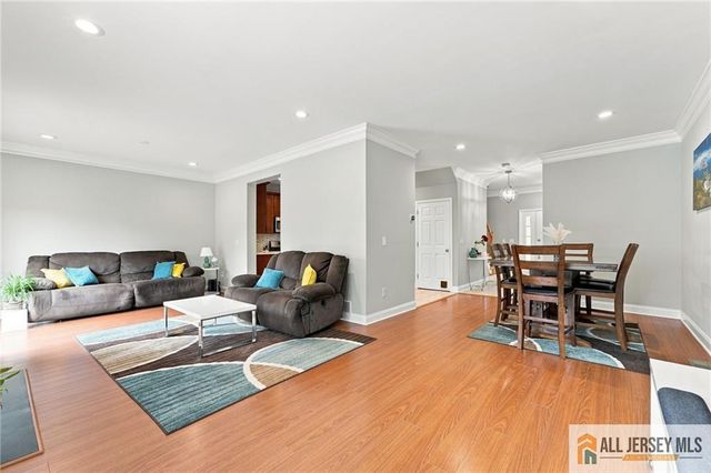 26 E Burgess Drive 26, Piscataway, NJ 08854