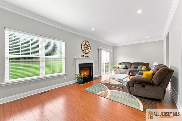 26 E Burgess Drive 26, Piscataway, NJ 08854