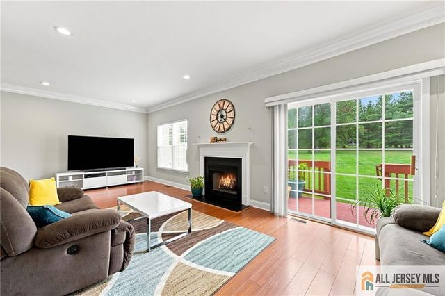 26 E Burgess Drive 26, Piscataway, NJ 08854