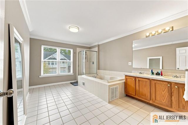 26 E Burgess Drive 26, Piscataway, NJ 08854