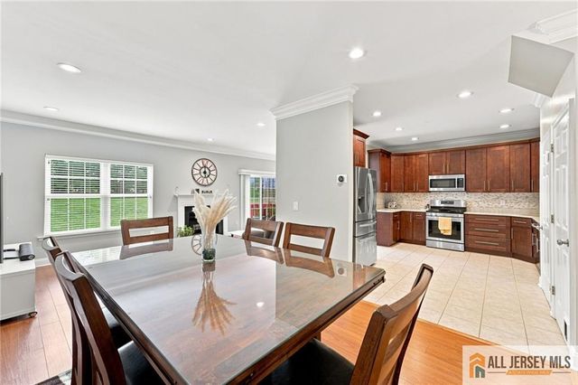 26 E Burgess Drive 26, Piscataway, NJ 08854
