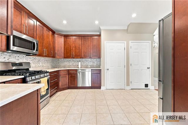 26 E Burgess Drive 26, Piscataway, NJ 08854