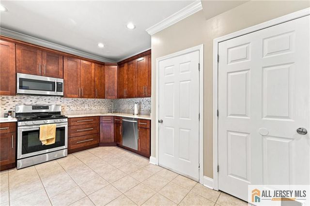 26 E Burgess Drive 26, Piscataway, NJ 08854