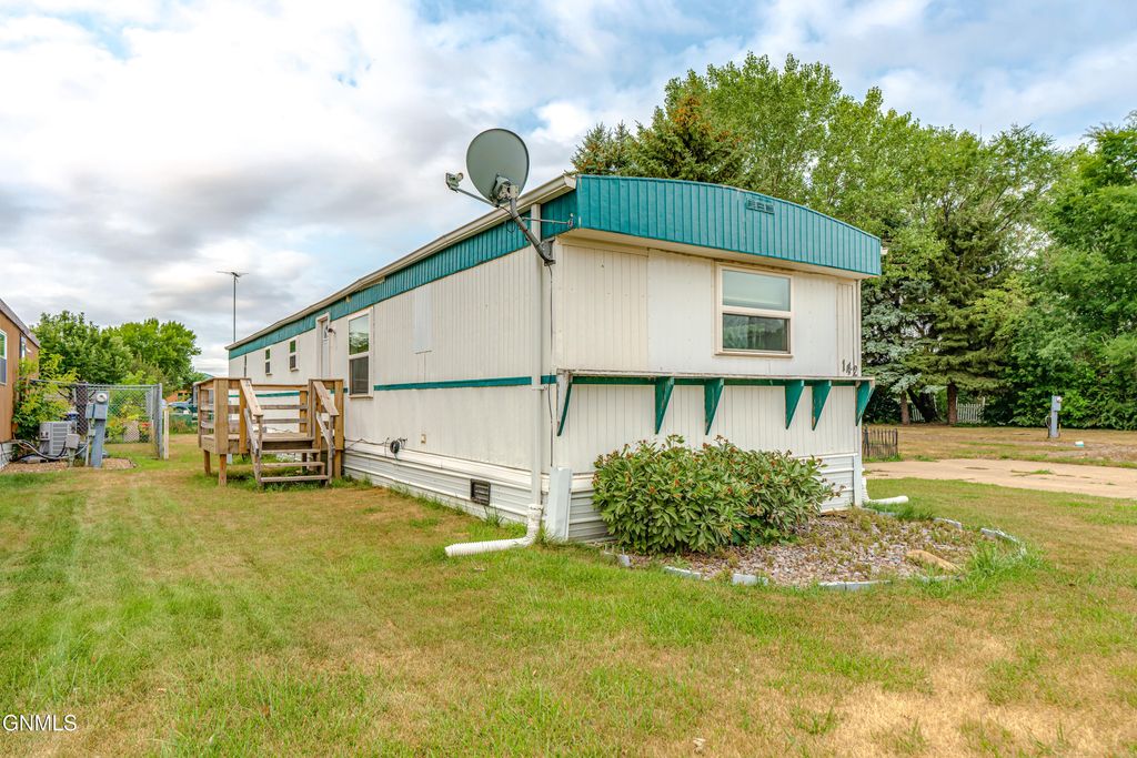 142 Northwest Drive, Bismarck, ND 58504 photo 1