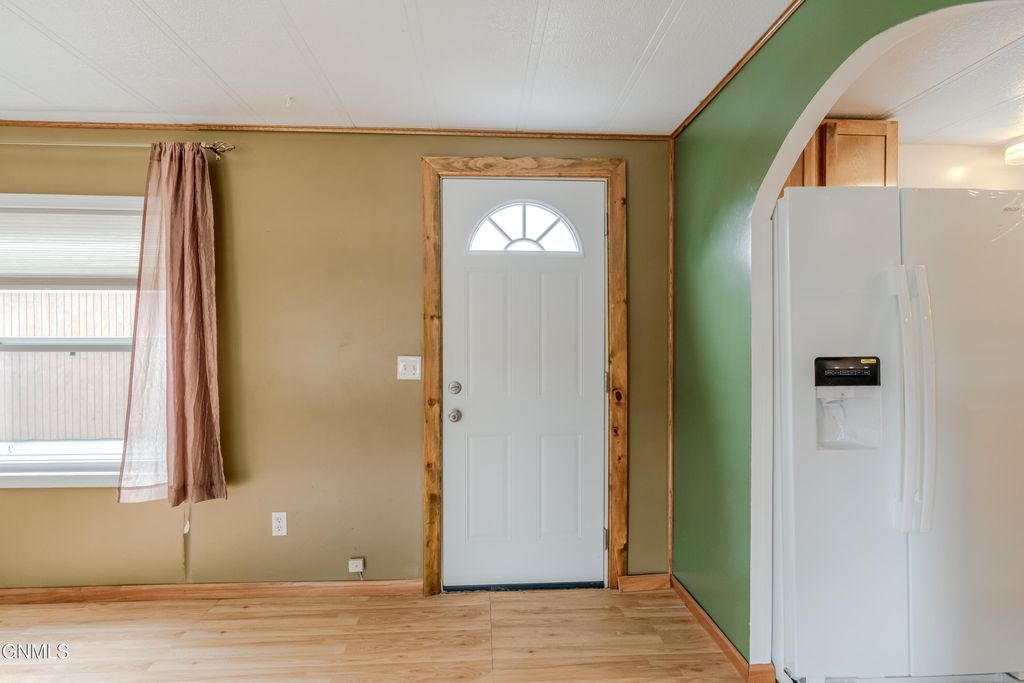 142 Northwest Drive, Bismarck, ND 58504 photo 2