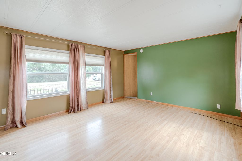 142 Northwest Drive, Bismarck, ND 58504 photo 4