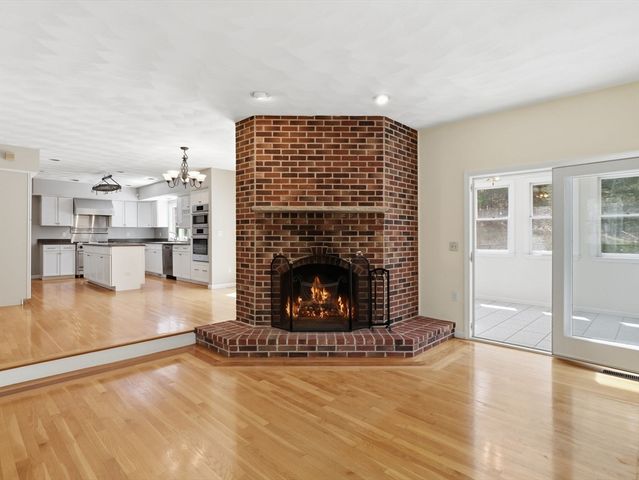 10 Hawk Ridge Rd, Andover, MA 01810
