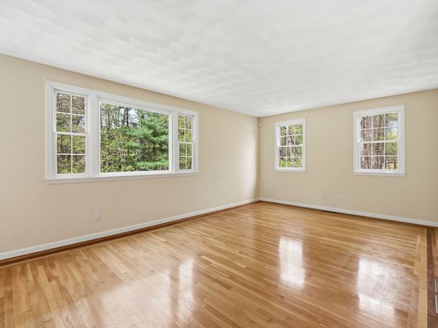 10 Hawk Ridge Rd, Andover, MA 01810