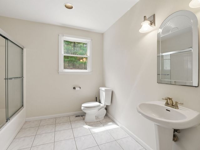 10 Hawk Ridge Rd, Andover, MA 01810